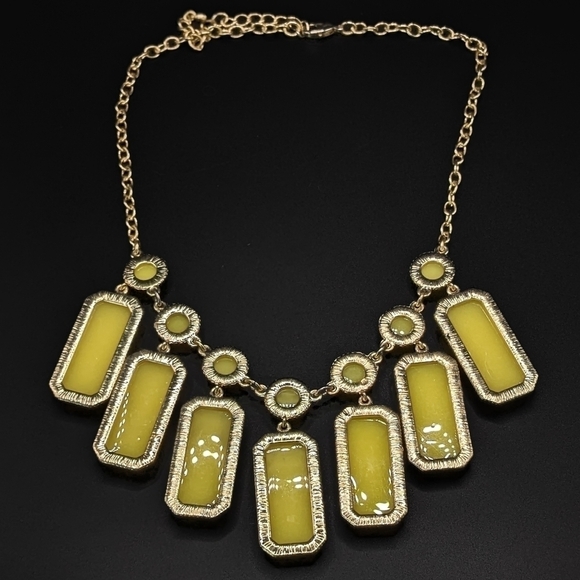 Yellow Faceted Dangle Panel Statement Necklace in Gold Tone - Picture 5 of 7